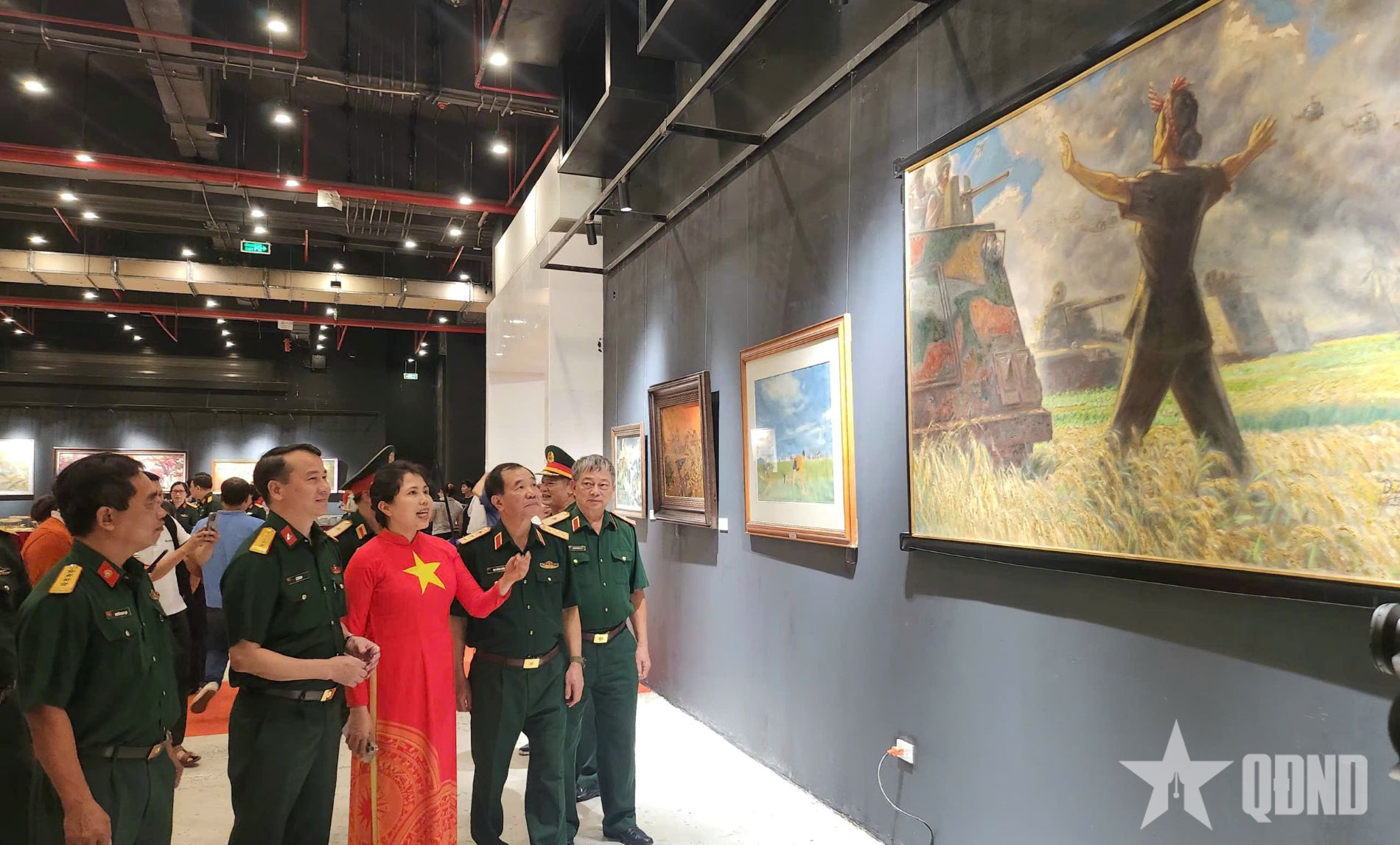 “Những ngày tháng lịch sử” - Bản hùng ca đất nước bằng tranh